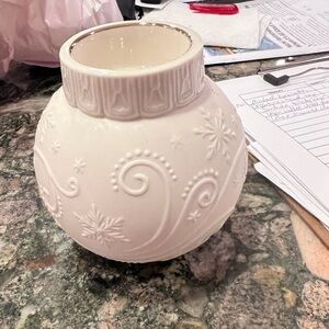 Lenox ornamental glow Christmas candle holder